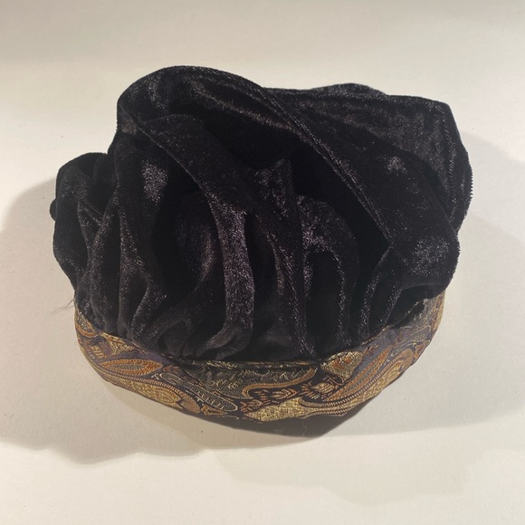 ❗️Price reduction❗️Black Shakespeare cap with brocade band - Picture 1 of 7